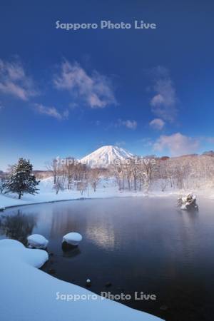 ふきだし公園と羊蹄山の朝とけあらし