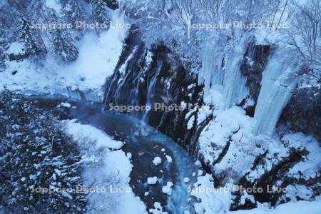 白ひげの滝と氷瀑と美瑛川