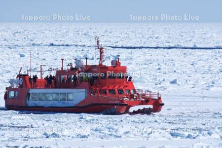 ガリンコ号2とオホーツク海の流氷