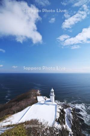 地球岬とチキウ岬灯台の冬