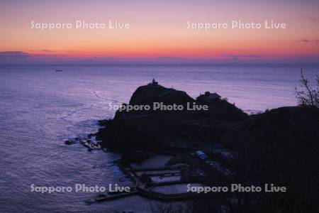高島岬と日和山灯台と鰊御殿の朝