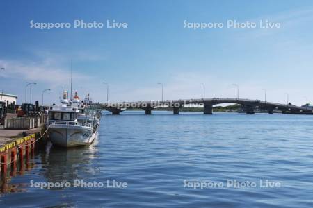 サロマ湖と栄浦漁港と栄浦大橋