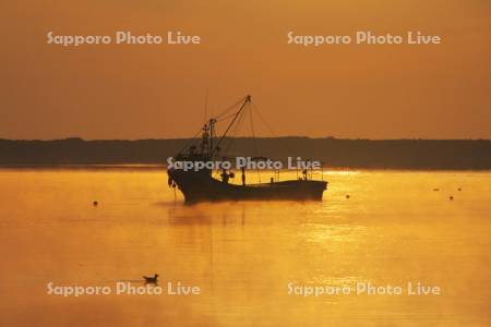 サロマ湖のサンゴ岬の朝と漁船
