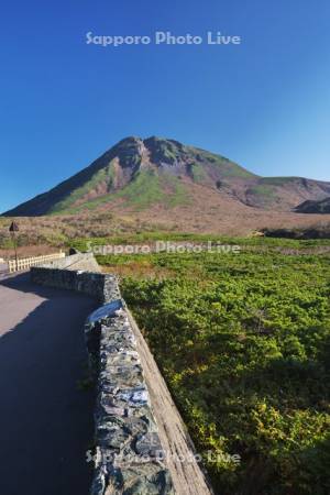 知床峠と羅臼岳の秋