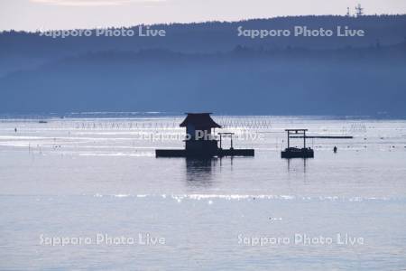 厚岸湖の牡蠣島と弁天神社