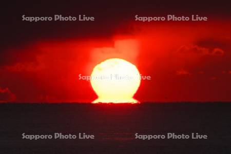 日の出と海　ダルマ型
