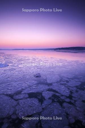 厚岸湖の朝と氷