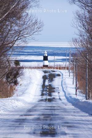 能取岬灯台とオホーツク海の流氷