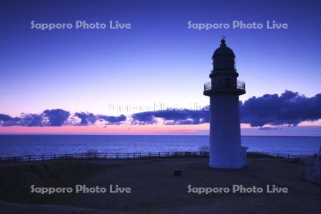 恵山岬と恵山岬灯台の朝
