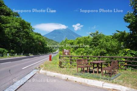 羊蹄山と道（国道276）