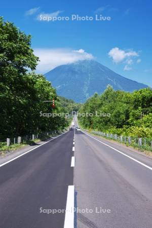 羊蹄山と道（国道276）