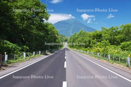 羊蹄山と道（国道276）