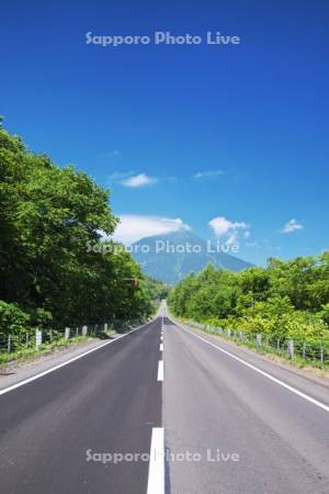羊蹄山と道（国道276）