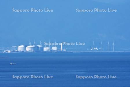 石狩湾新港のLNG基地と風力発電と石狩湾