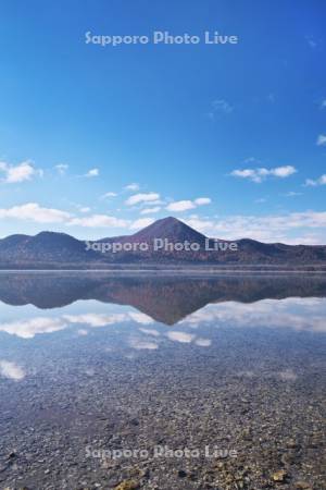 宇曽利山湖と大尽山