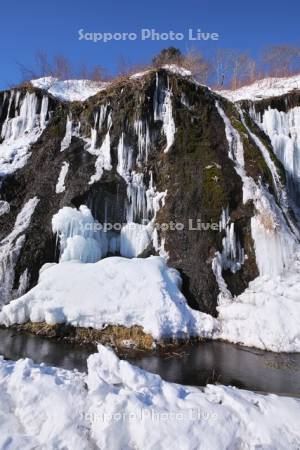 フンベの滝と氷瀑
