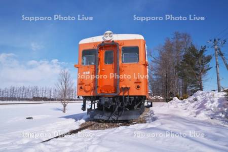 幸福駅の気動車