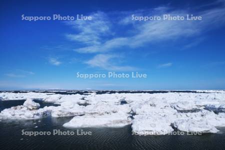 野付半島の流氷と国後島