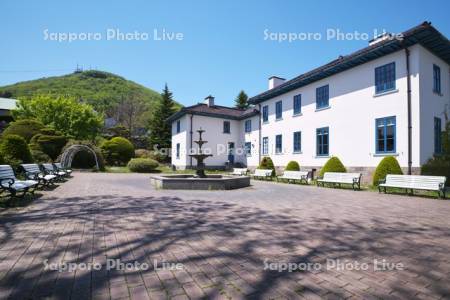 函館市旧イギリス領事館と函館山