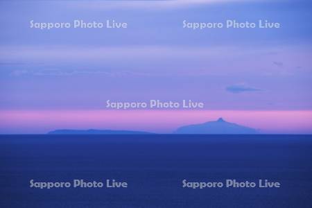 天売島と焼尻島と日本海の朝