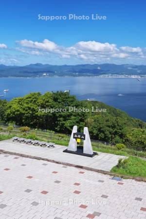 函館山と津軽海峡