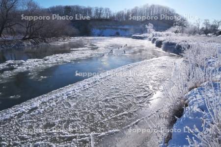 釧路川の氷とフロストフラワー