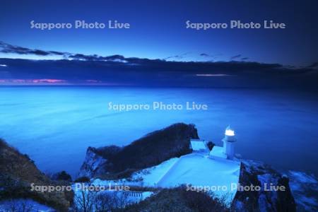 地球岬の朝とチキウ岬灯台