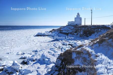 納沙布岬灯台と流氷