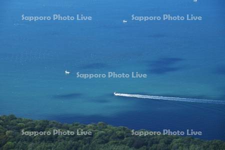 サロマ湖と漁船