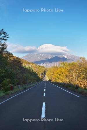 羊蹄山と国道276号線