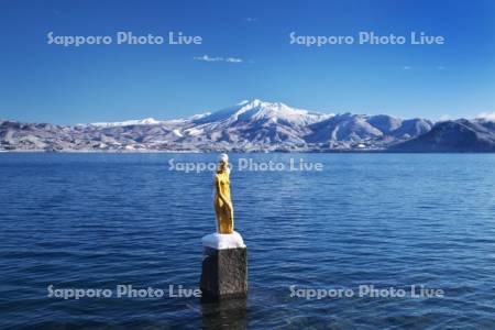 田沢湖とたつこ像