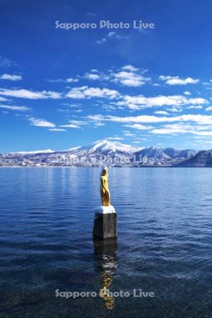 田沢湖とたつこ像