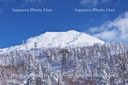 旭岳ロープゥエイと旭岳（大雪山）