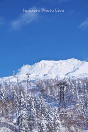 旭岳ロープゥエイと旭岳（大雪山）