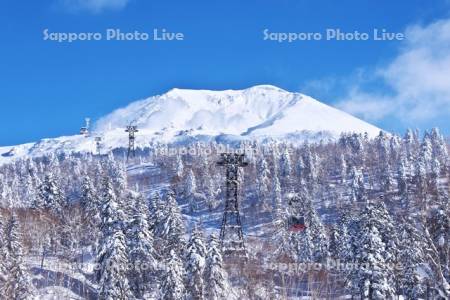 旭岳ロープゥエイと旭岳（大雪山）