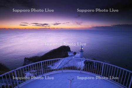 地球岬の朝とチキウ岬灯台