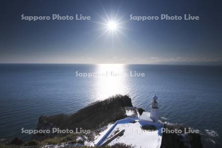 地球岬とチキウ岬灯台と太平洋の朝
