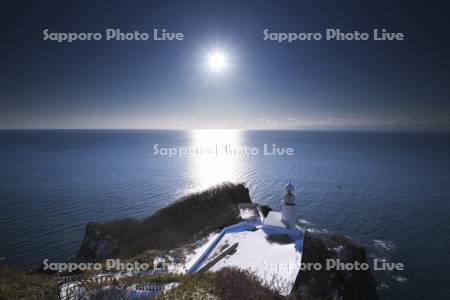地球岬とチキウ岬灯台と太平洋の朝