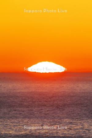 太平洋の日の出と蜃気楼（水平線）