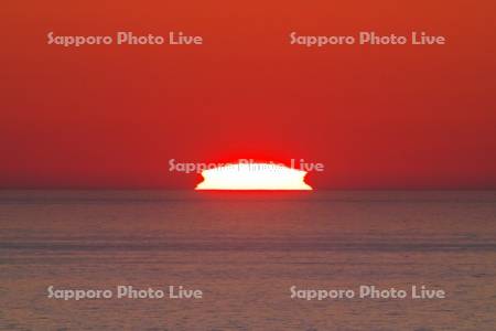 襟裳岬の日の出と太平洋
