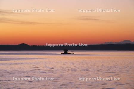 厚岸湖の朝と牡蠣島