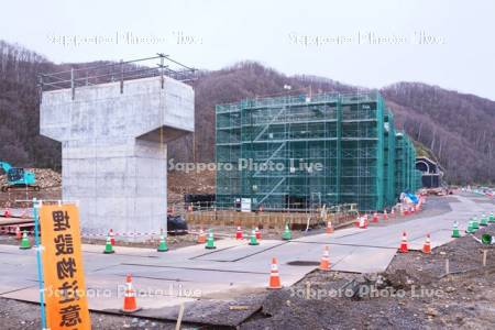 北海道新幹線の工事現場とトンネル