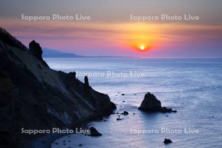 赤岩海岸の日没と日本海