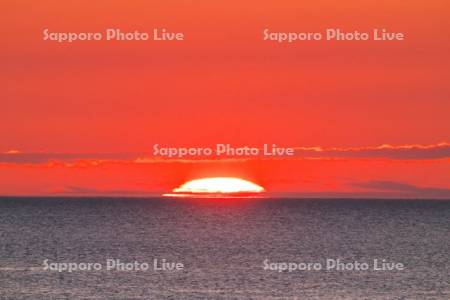 日の出とオホーツク海