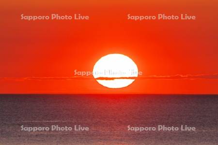 日の出とオホーツク海