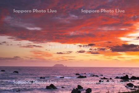 松前小島の夕景と日本海