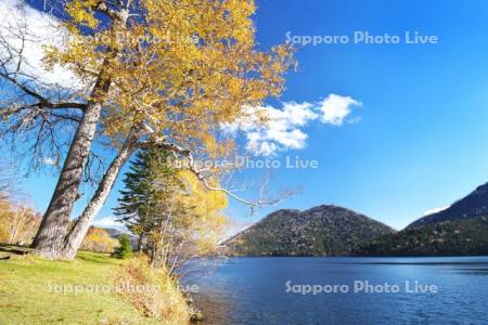 然別湖と天望山の紅葉