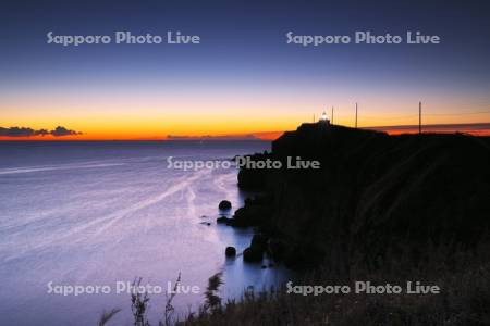 霧多布岬と湯沸岬灯台の朝と太平洋
