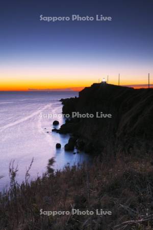 霧多布岬と湯沸岬灯台の朝と太平洋