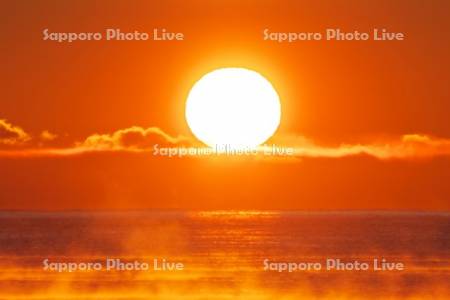 日の出と太平洋とけあらし